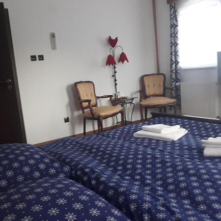 Vila Madudu Vălenii de Munte Buitenkant foto