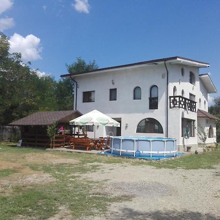 Vila Madudu Vălenii de Munte Buitenkant foto