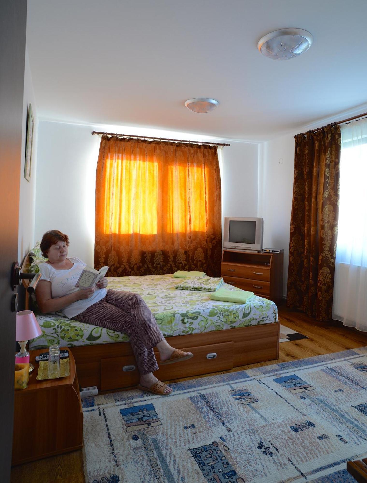 Vila Madudu Vălenii de Munte Buitenkant foto
