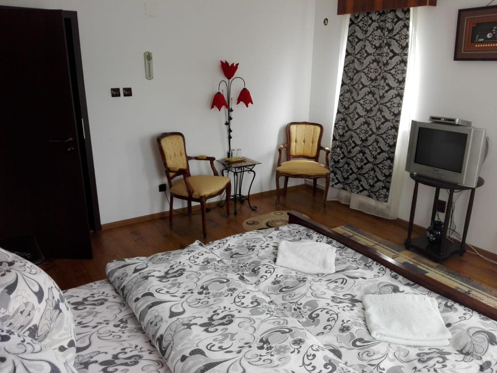 Vila Madudu Vălenii de Munte Buitenkant foto