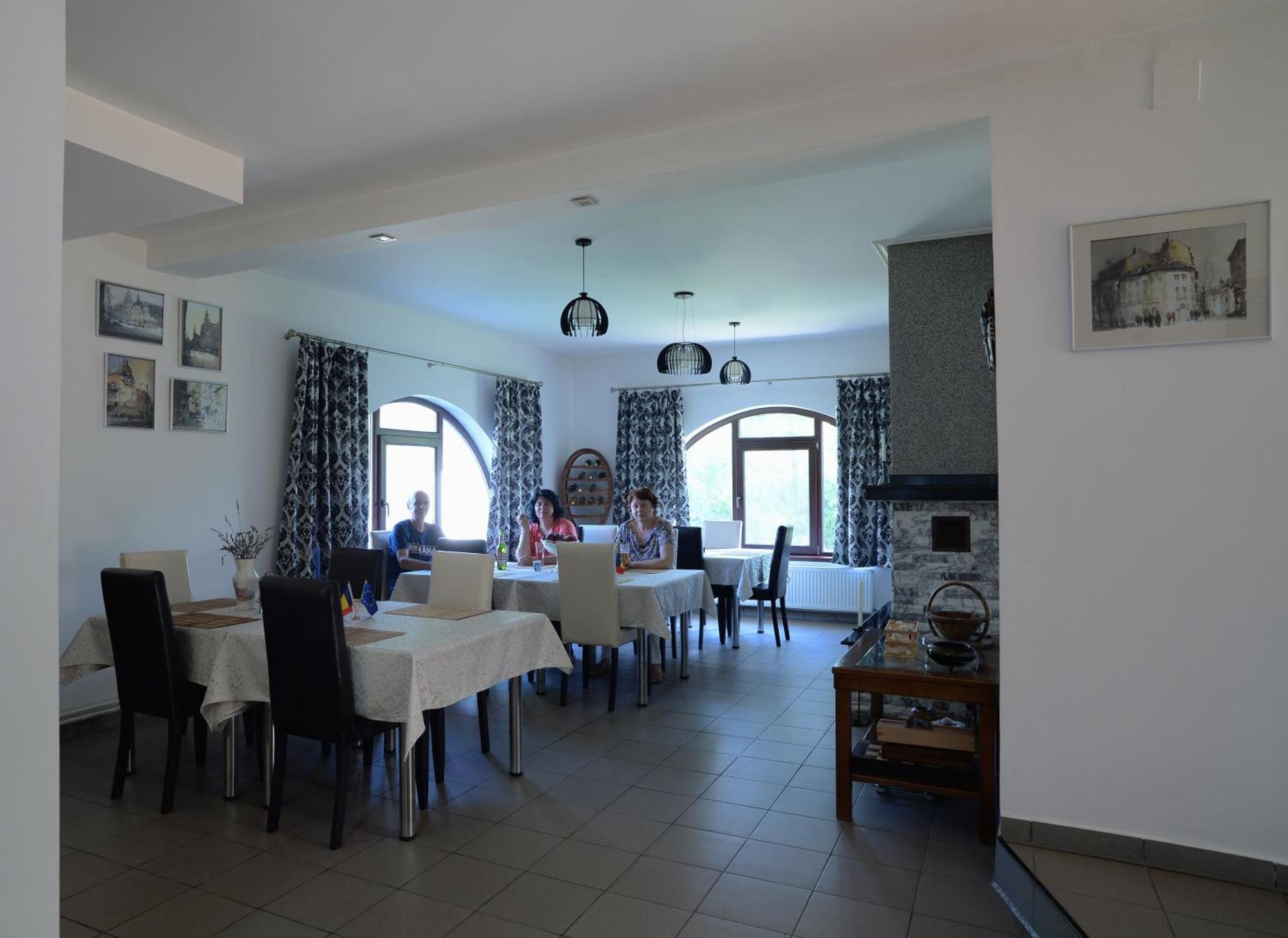 Vila Madudu Vălenii de Munte Buitenkant foto