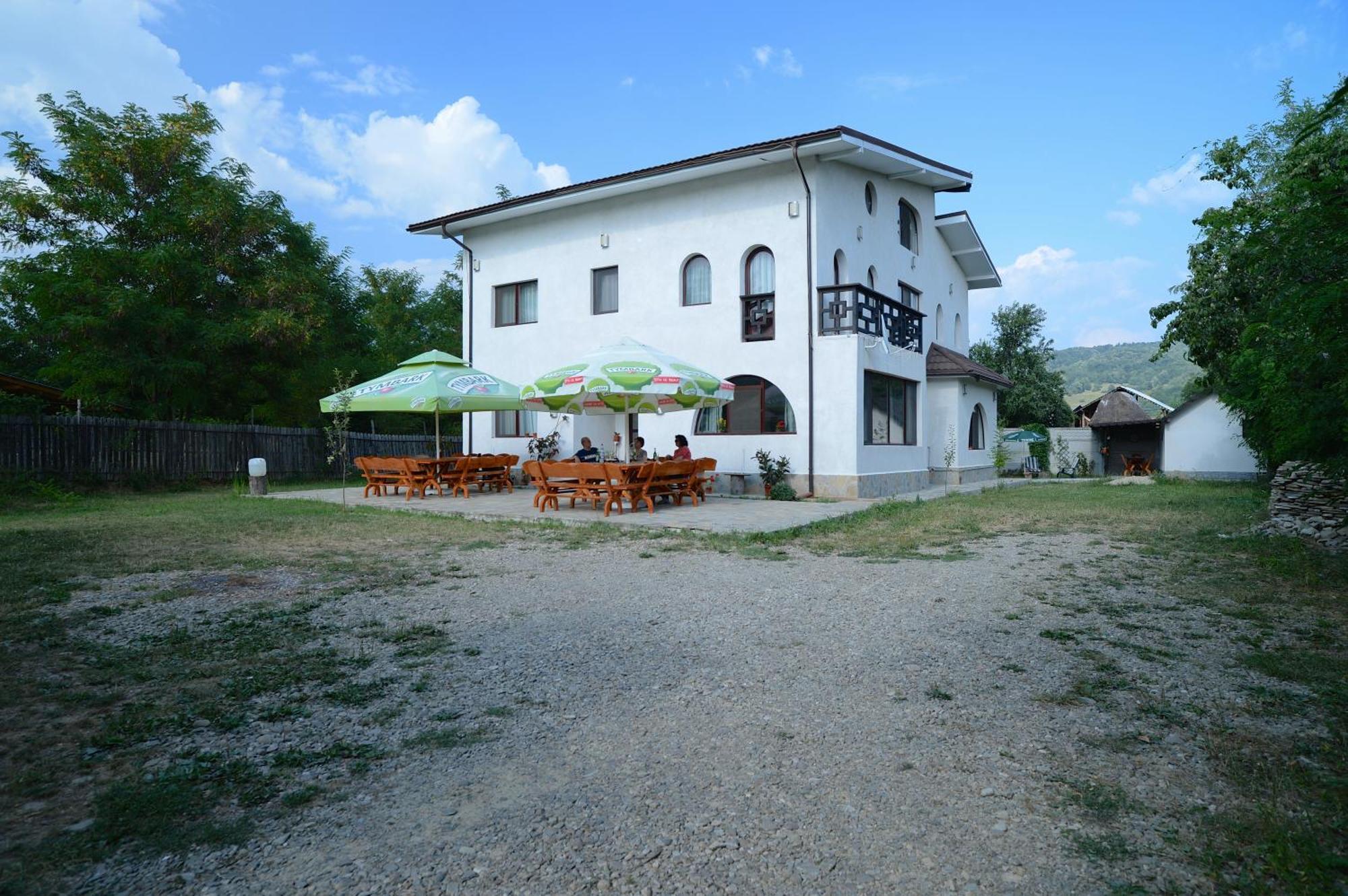 Vila Madudu Vălenii de Munte Buitenkant foto