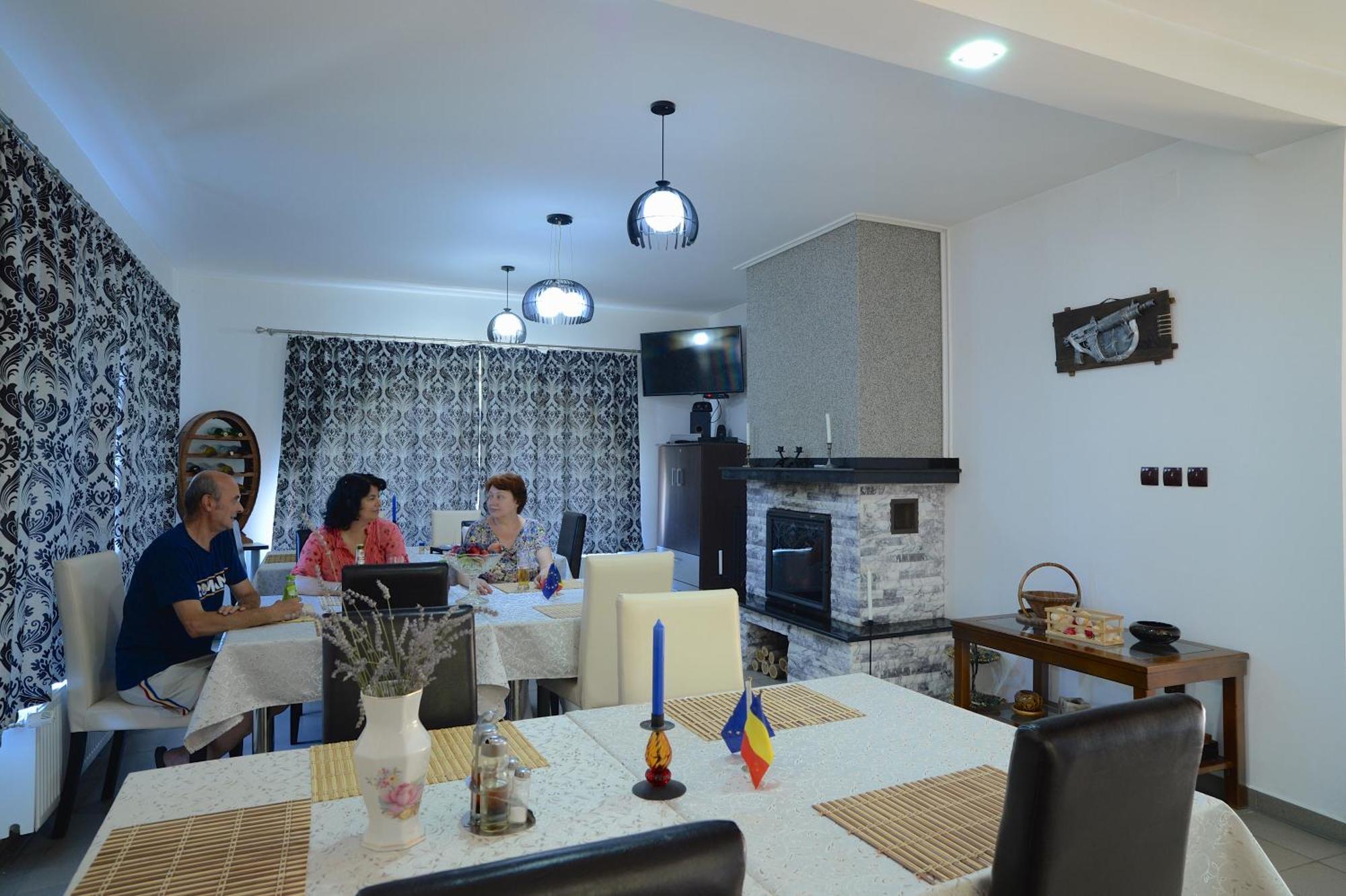 Vila Madudu Vălenii de Munte Buitenkant foto