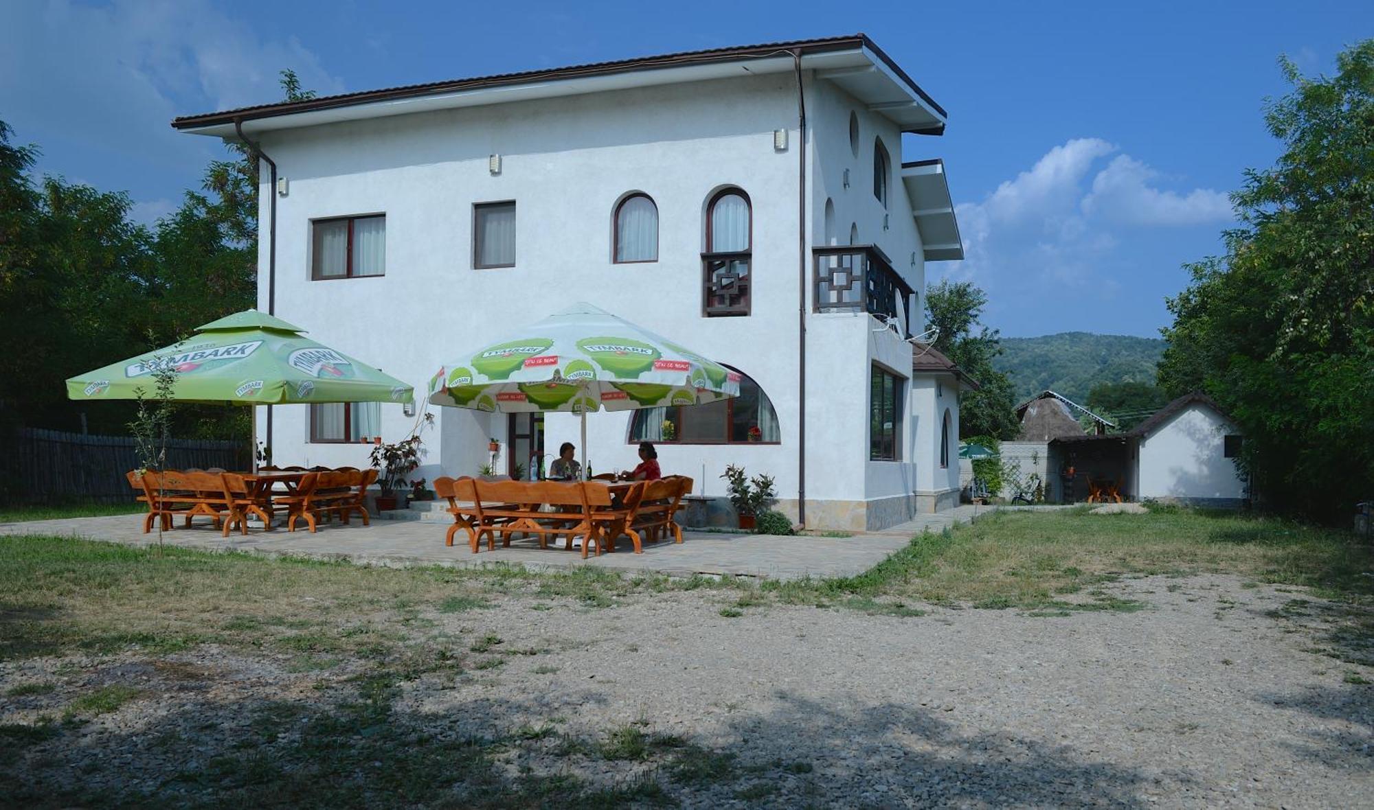 Vila Madudu Vălenii de Munte Buitenkant foto