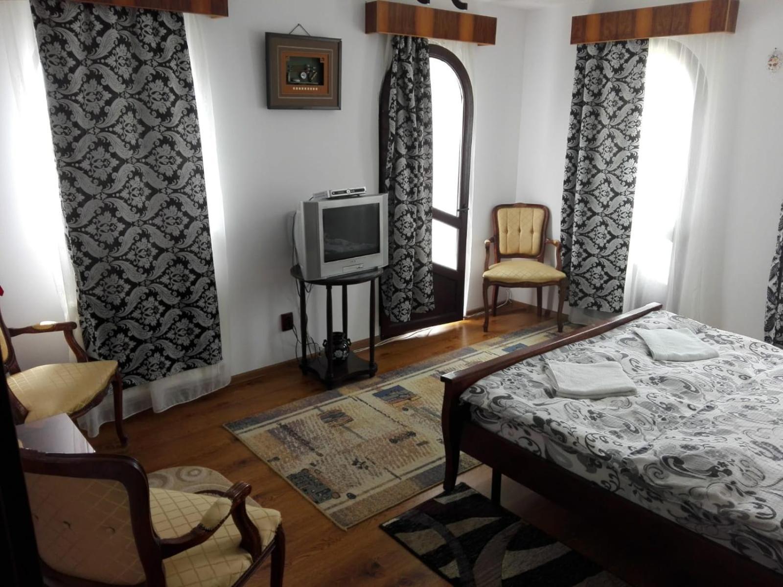 Vila Madudu Vălenii de Munte Buitenkant foto