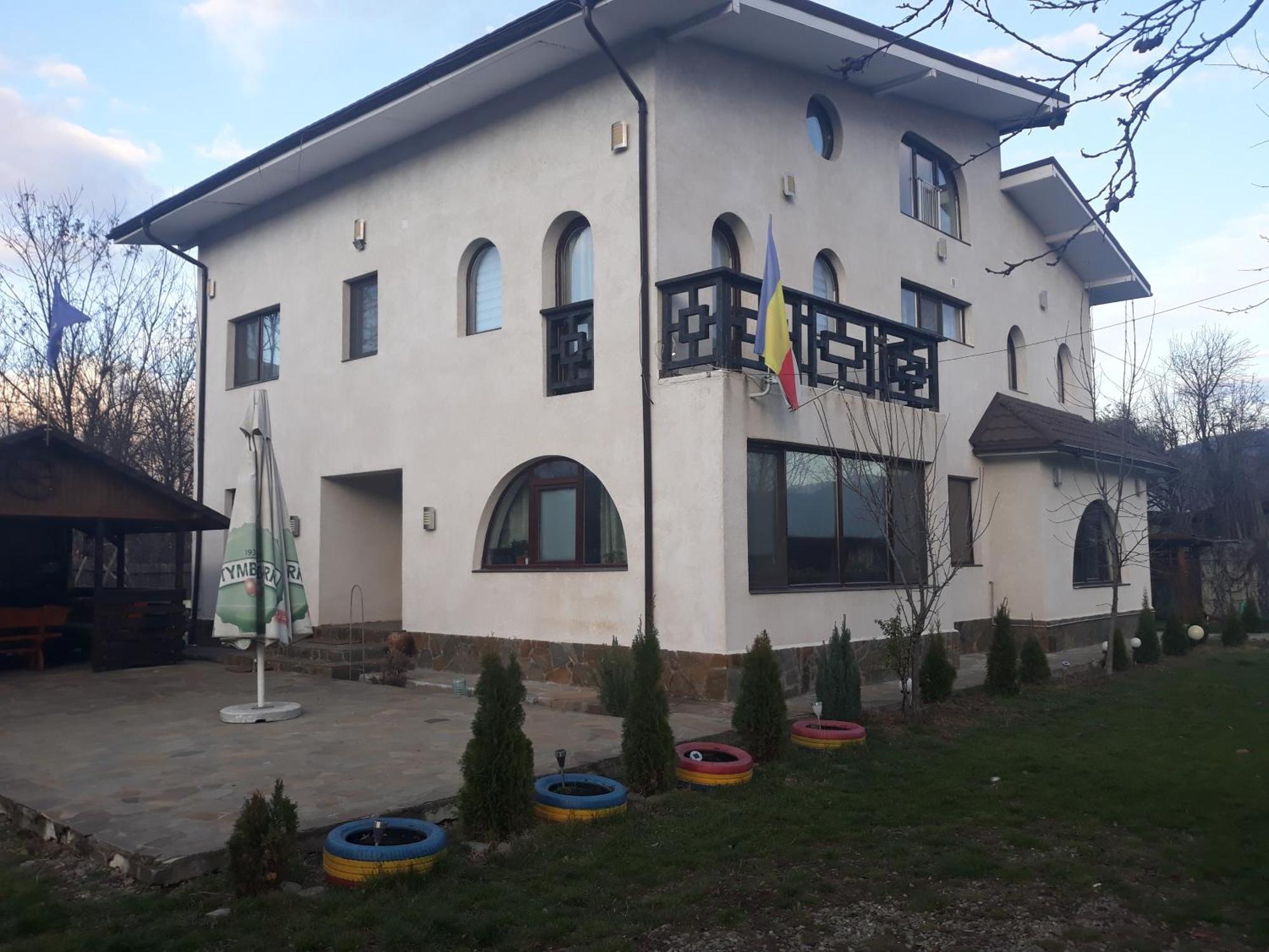 Vila Madudu Vălenii de Munte Buitenkant foto