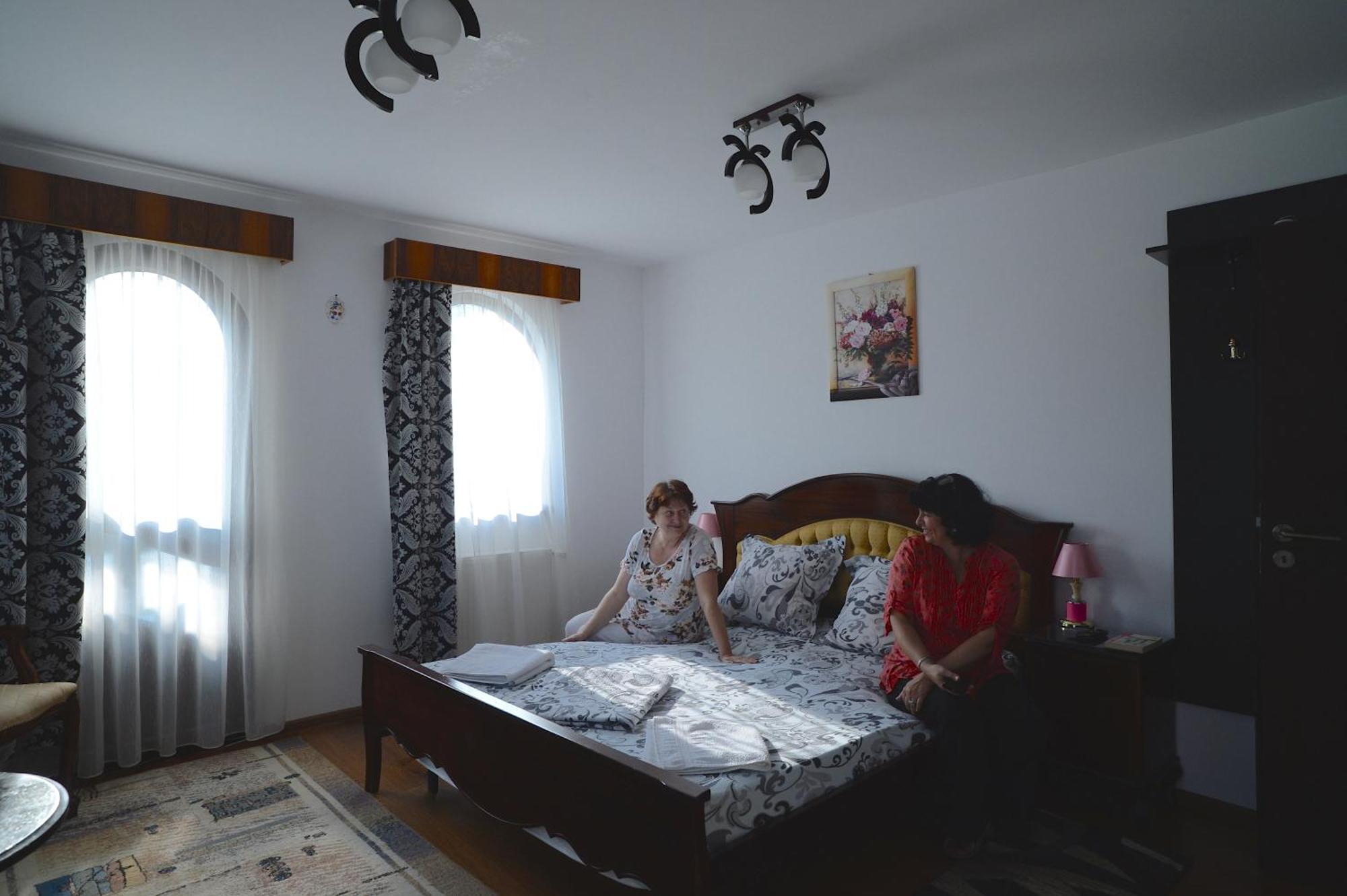 Vila Madudu Vălenii de Munte Buitenkant foto
