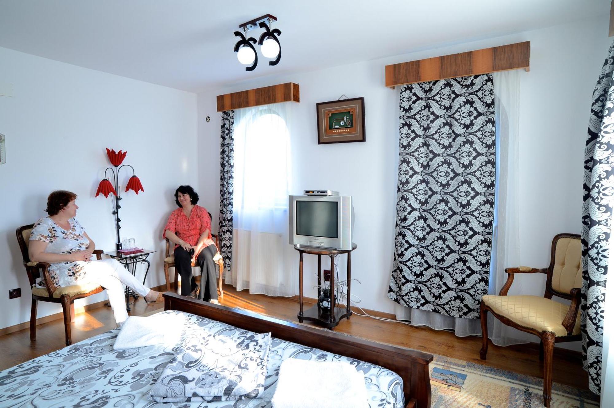 Vila Madudu Vălenii de Munte Buitenkant foto