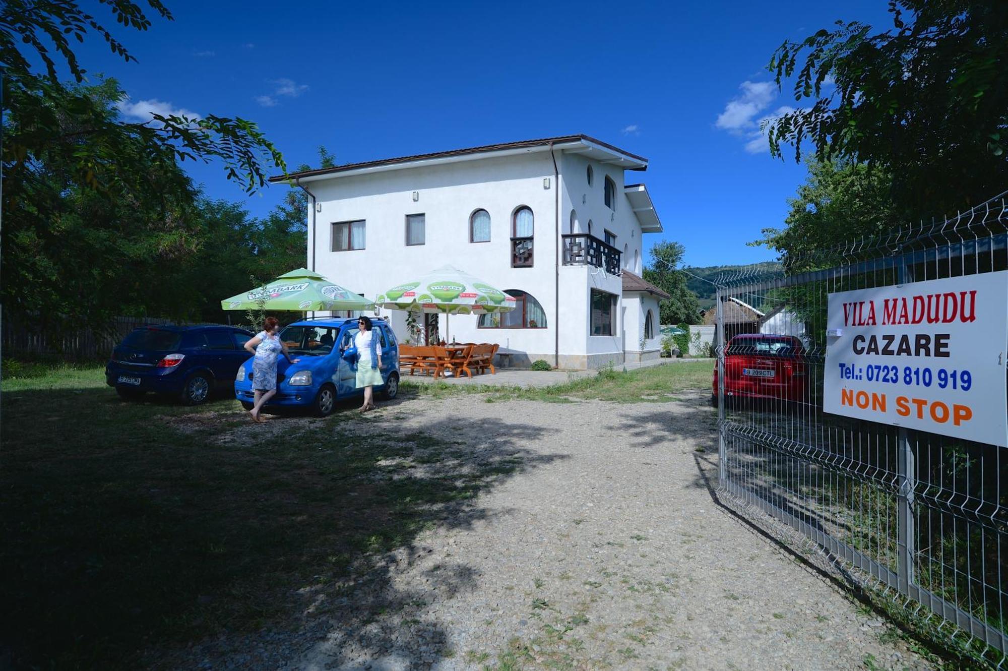 Vila Madudu Vălenii de Munte Buitenkant foto